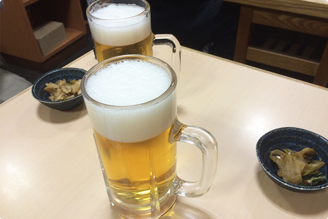 まずはお通しをつまみつつビールを吞むのが居酒屋の定番