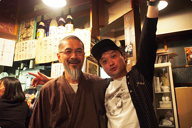 Mr. Kuwaji, the master of ‘Kuwaji’ everyone d love!!!!! Actually he is a super grate singer and a guitar and Biwa (traditional Japanese instrument) player too! Such an amazing guy!!! 