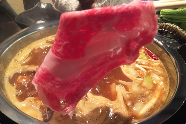 お肉はしゃぶしゃぶしていただきます！