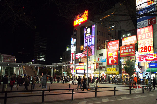 中野駅北口の喧騒